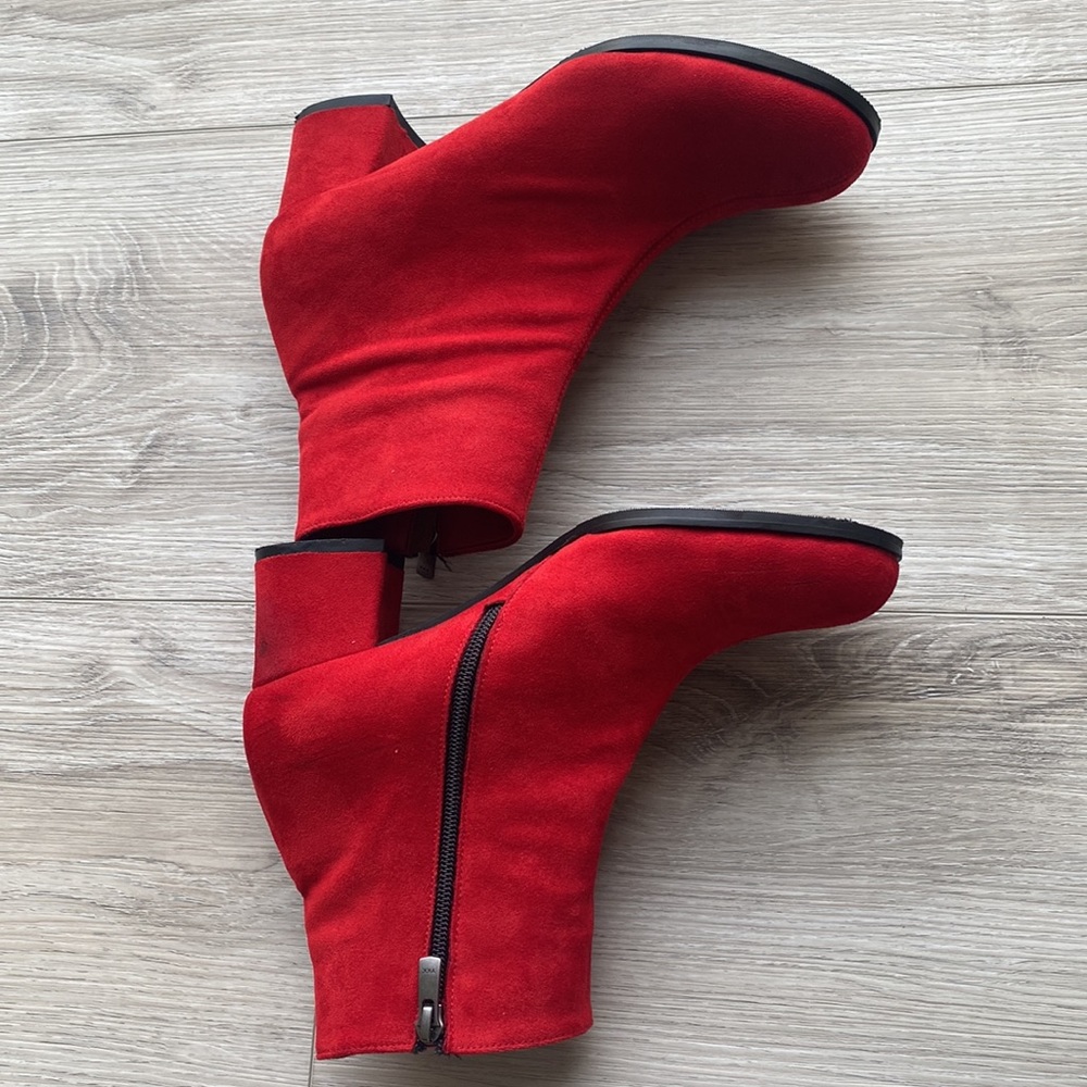 Red Boots - Picture 3 of 4